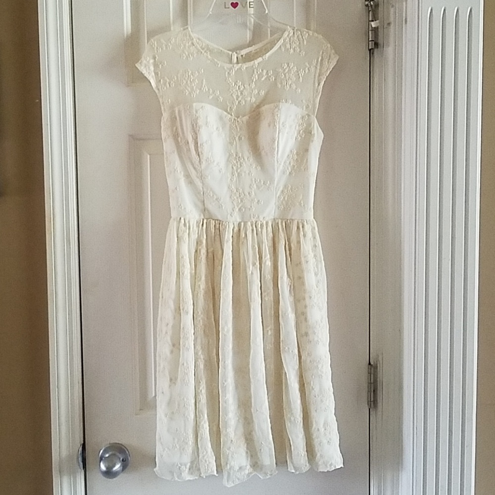 Worn once Mystic Los Angeles white floral lace fit